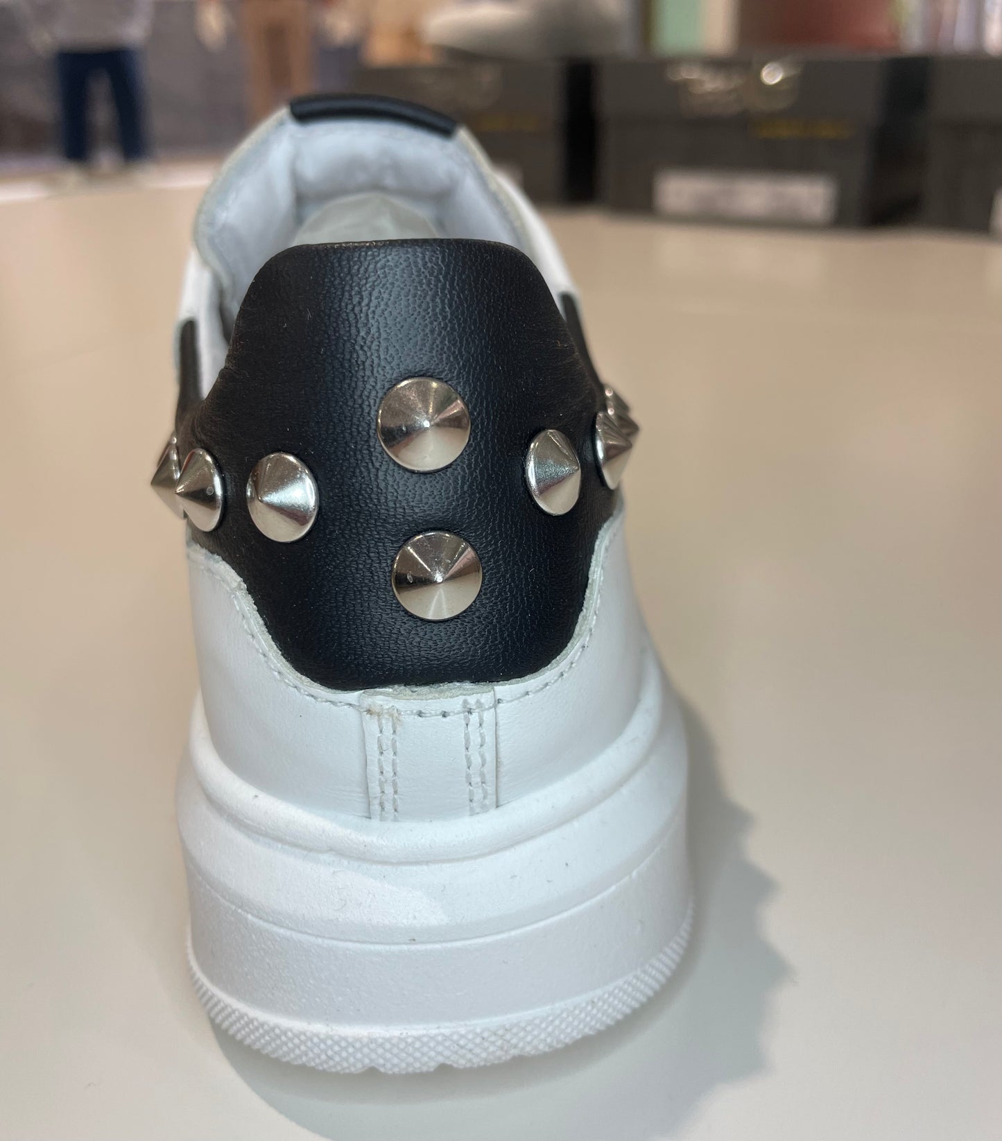 Sneakers borchie