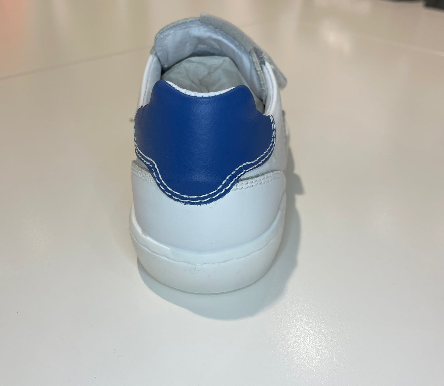 Sneakers nuvola con strappi