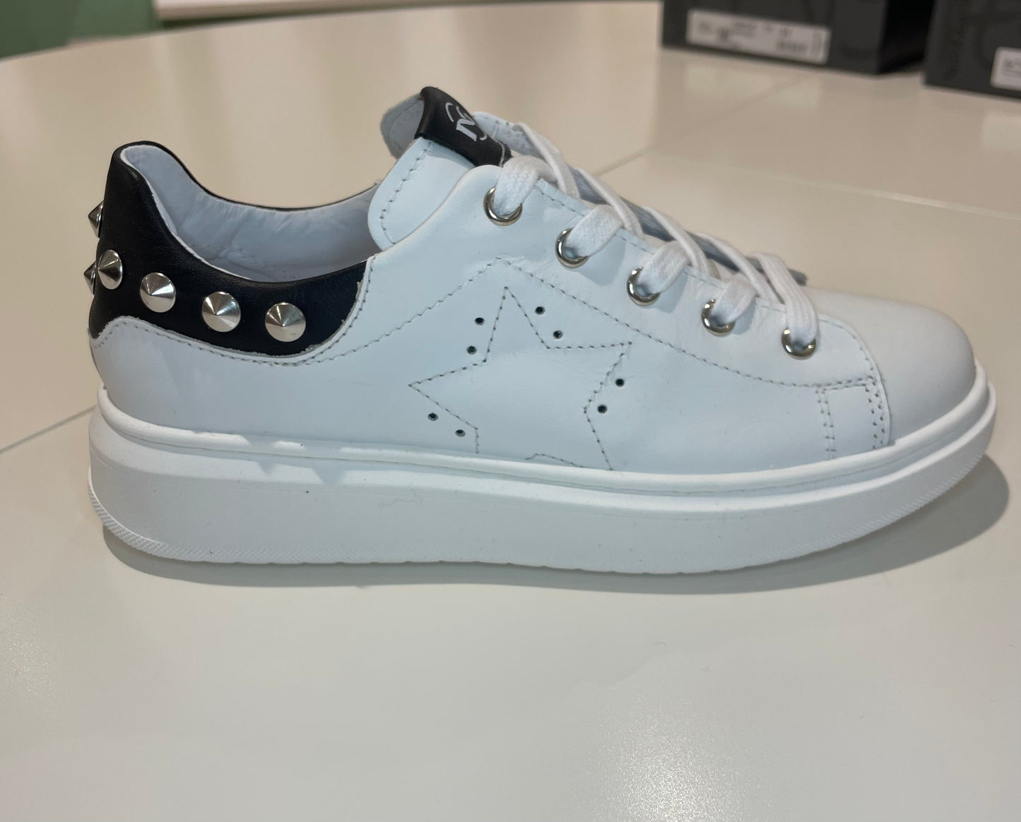 Sneakers borchie